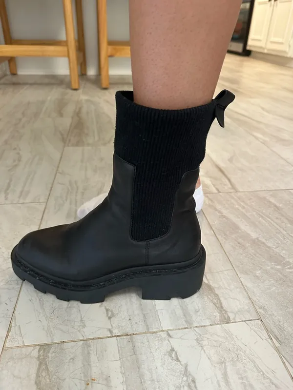 Black leather short boots Size 7 - Image 6