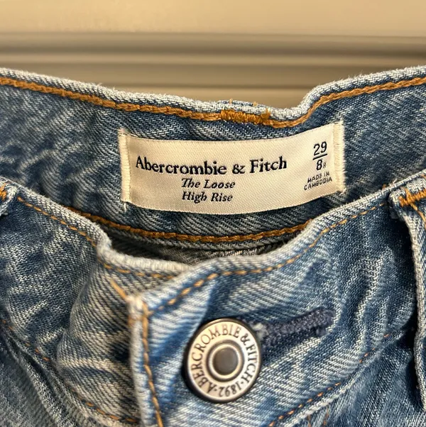 Abercrombie high rise loose jeans - Image 3