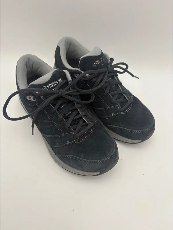 New Balance $155 928NV3 Womans Size 6 Suede Sneaker Shoes Ultra Comfort Classic - Image 2