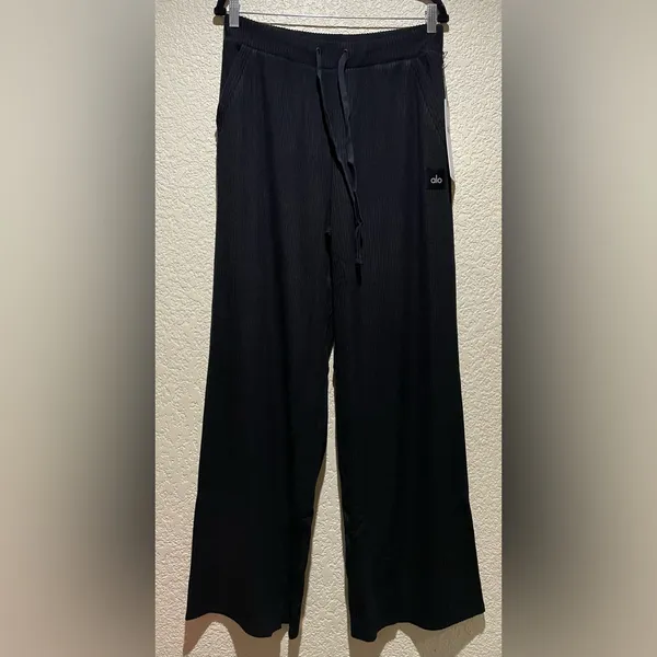 Alo NWT Muse Wide Leg Pants Black & Drawstring, Pockets Size S - Image 4