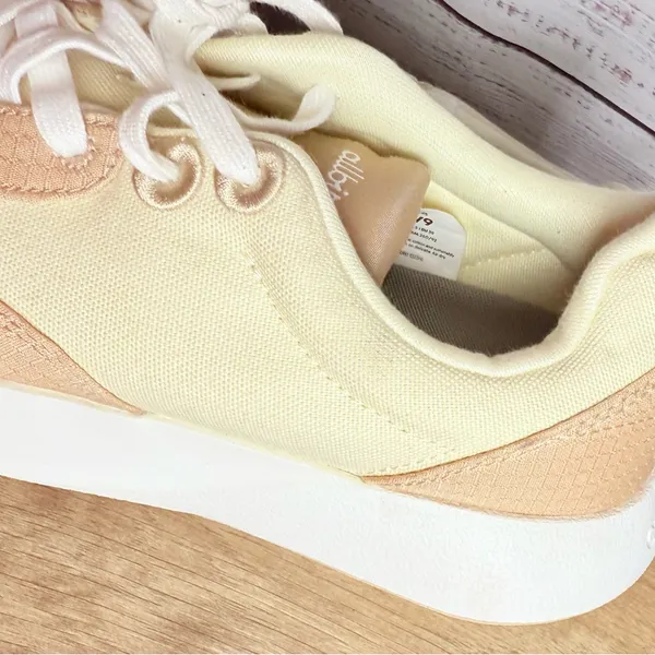 Allbirds Women's Cream and Tan Sneakers - Image 3