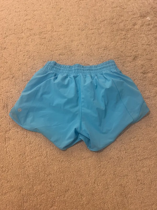 Lululemon Hot Shorts 4" High-Rise - Image 2