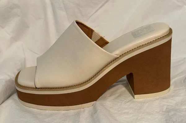 DV by Dolce Vita Wedge Slide Sandals. Size 8. - Image 7