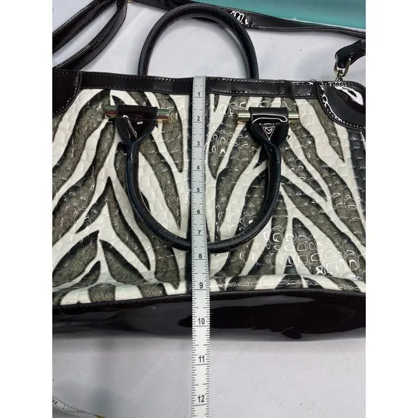 Stylish Zebra-Print‎ Crossbody Bag - Image 2