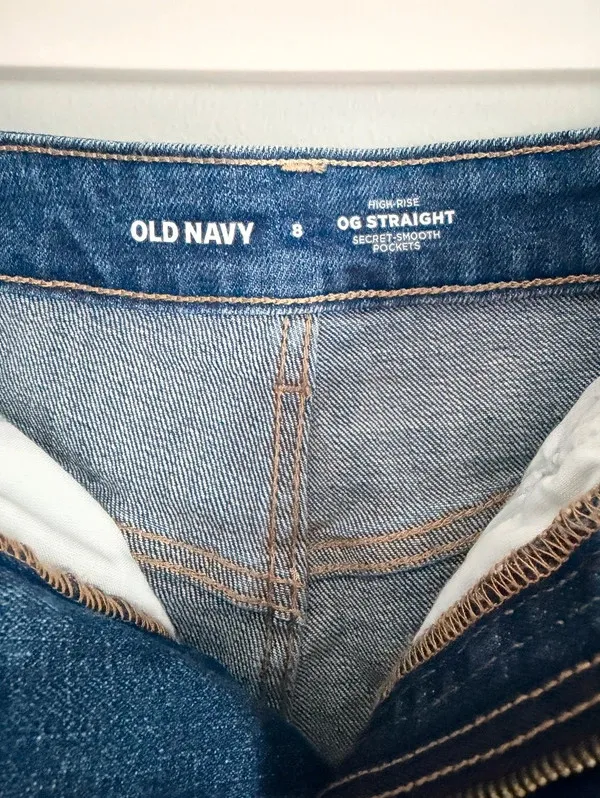 Old Navy OG Straight High Rise Denim Shorts Size 8 - Image 2