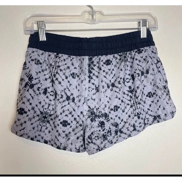 Vuori Clementine Shorts Gray Shibori Print Small Running Athletic Gym 2.5" Lined - Image 4
