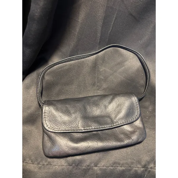 Black‎ Pebbled Leather Multi Pocket Shoulder Bag with Magnetic Flap and Key Clip - Image 3