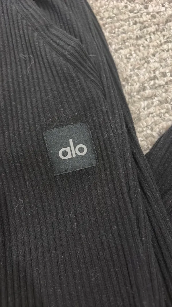 Alo Yoga Ribbed Joggers Muse Black - Image 3