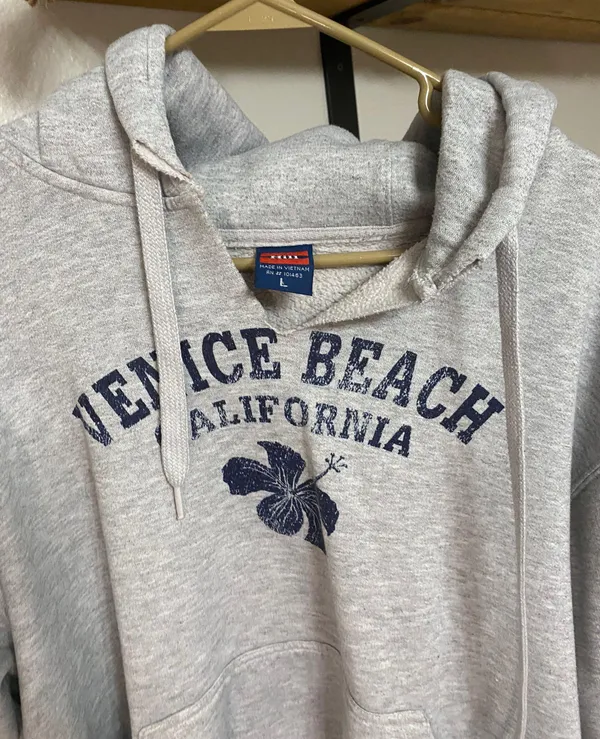 Boutique Hoodie Size L - Image 3