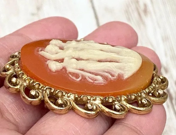 Vintage Unsigned Three Ladies Victorian Cameo Brooch - Image 4