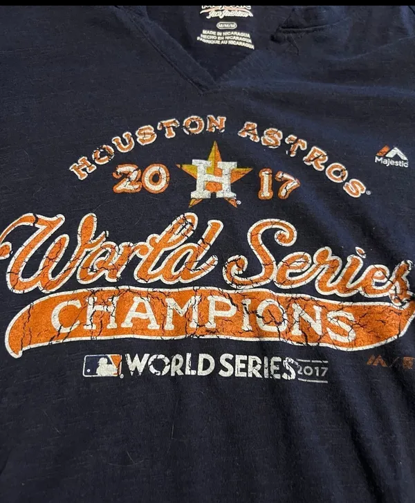 Womens medium Houston Astros shirt - Image 3