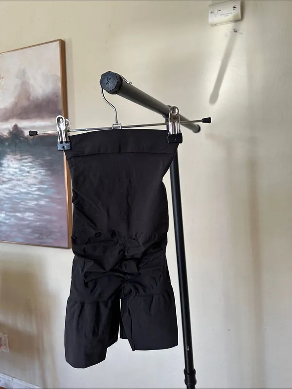 SKIMS SHEER SEAMLESS HIGH-WAISTED MID THIGH SHORT |‎ ONYX nwot size XS - Image 2