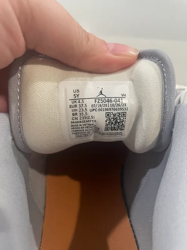 Nike Jordans - Image 6