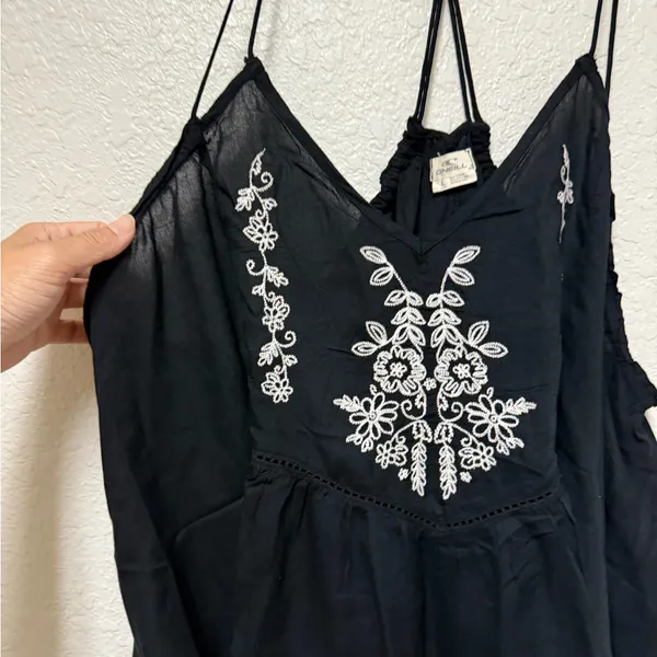 NWT O’NEILL Black Camisole with White Embroidery - Image 9