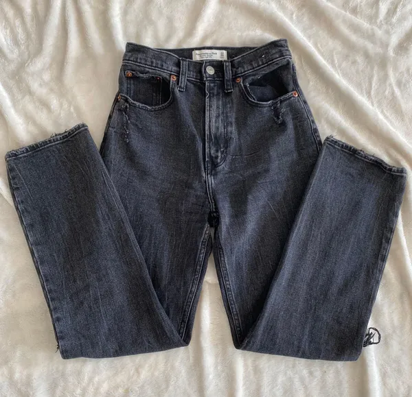 Abercrombie Ankle Straight Ultra High Rise Black Jeans - Image 2