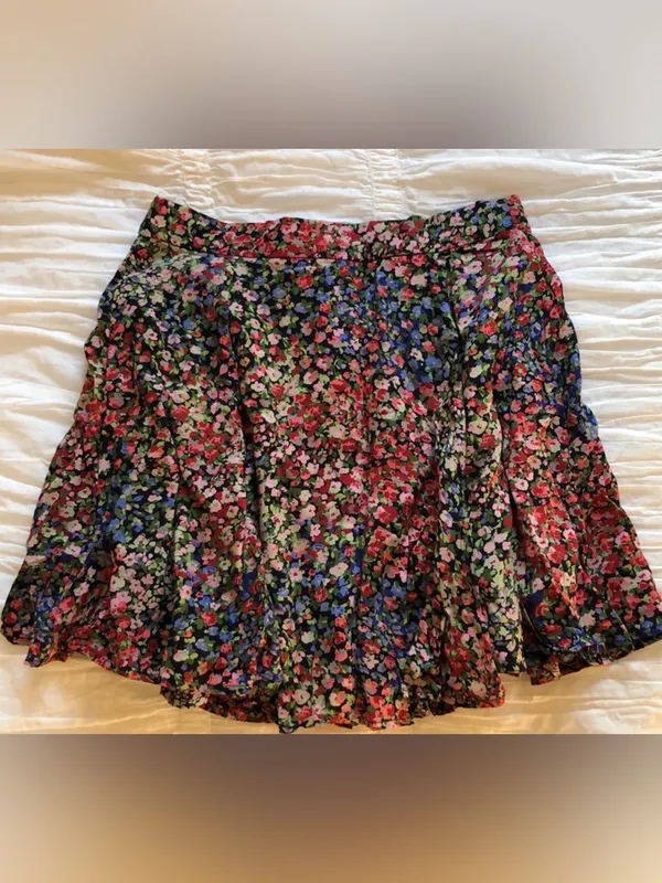 UO Millie Button-Front Mini Skirt Floral Mini Skirt - Cream Autumn Floral S-P - Image 3