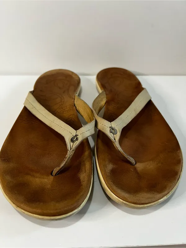 OluKai Honu Cream Leather Thong Sandals Slip On Hawaiian Comfort Shoes - Image 4