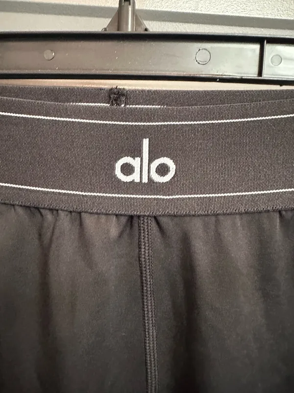 Alo Yoga Airlift High-Waist Suit Up Legging - like new Large - Image 4