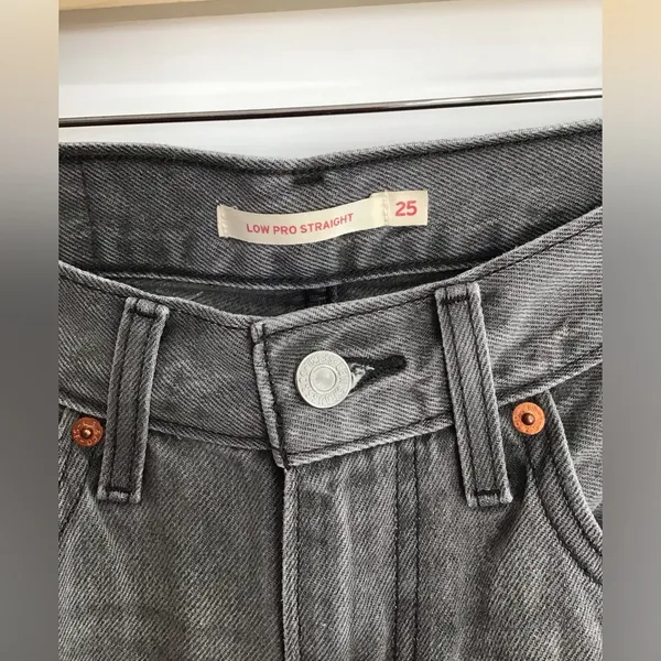 Levi’s Low Pro Straight Leg Jeans Women's Light Gray Wash 25‎ - Image 2
