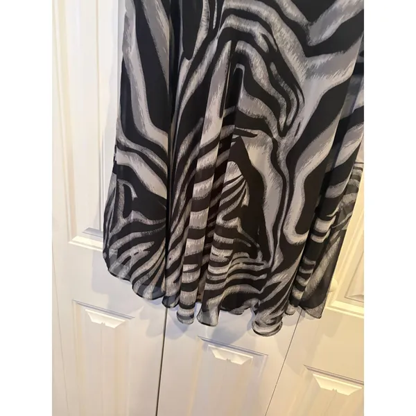 East‎ 5th Black And Gray Midi Zebra Print Skirt Size 10 - Image 4