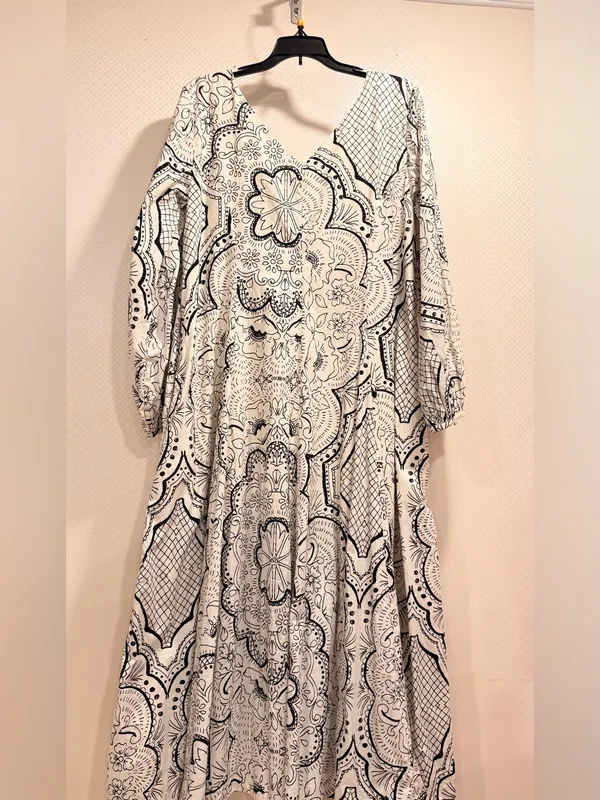 Anthropologie Long-Sleeve V-Neck Dress Midi Style Size M - Image 8