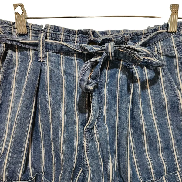 American Eagle Blue Striped Denim Belted Pleated Cotton Paperbag Shorts Size 4 - Image 9