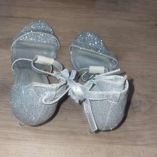 Dream Paris New sparkle silver heels size 9 - Image 10