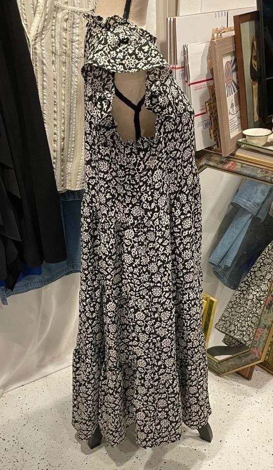Adorable Black and white floral boho ruffle maxi dress pinch - Image 9
