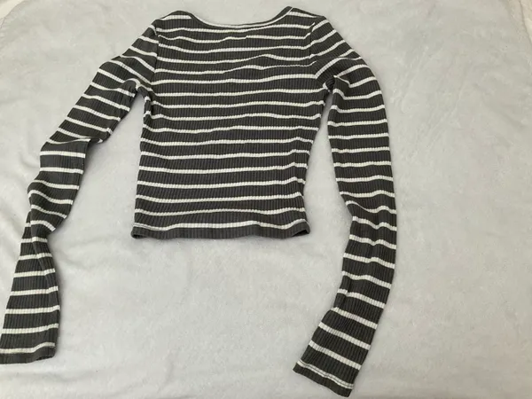 Hollister Crop Top Woman’s - Image 3