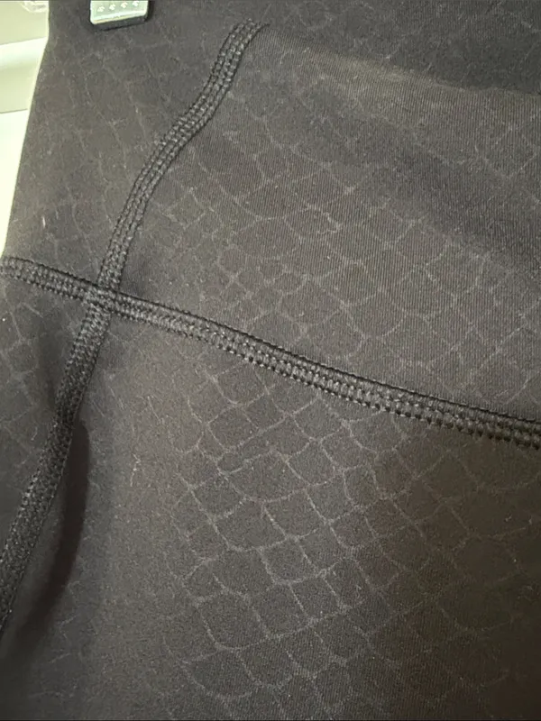 Old Navy Black Cropped Active Leggings - Image 3