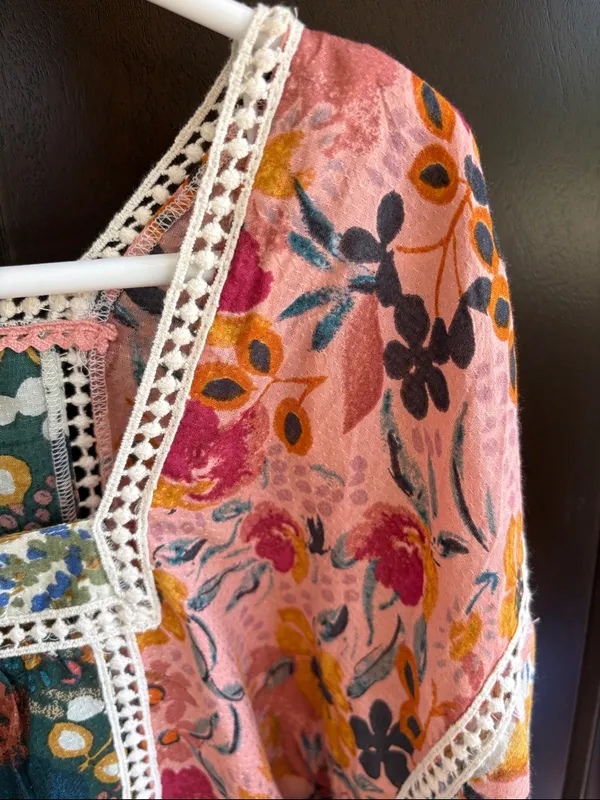 EUC Anthropologie Maeve Nikki Peasant Top Size Medium - Image 3