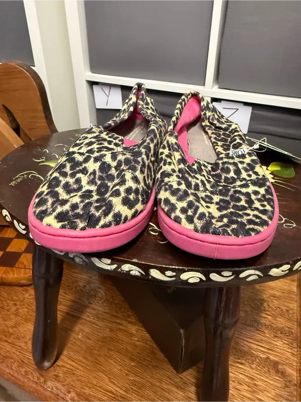 TOMS Leopard Slip-On Shoes With Pink Soles NWT - Image 2