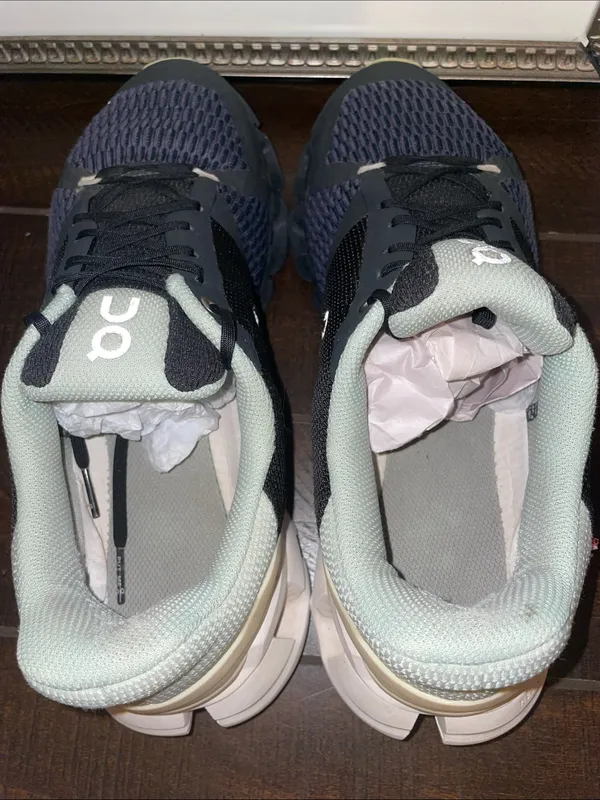 On Cloud Cloudflyer Running Shoes / Sneakers size 9 - Image 9
