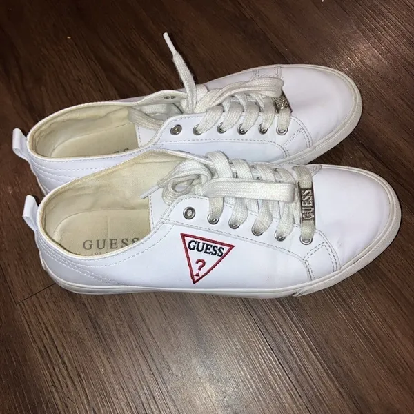 GUESS Leather Size 8.5 Catching White Red Triangle Women’s Sneakers. Preloved - Image 4