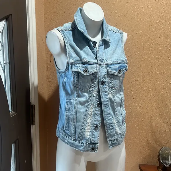 Hurley light blue denim button up vest - Image 2
