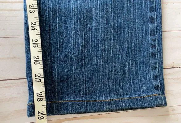 Lee Women’s Riders jeans dark wash straight leg 33 x 29 high rise stretch EUC - Image 7