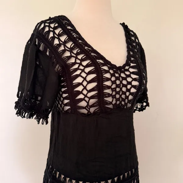 Black Crochet Open Work Yoke Fringe Tassel Hem Boho Witchy Festival Tunic Top - Image 4