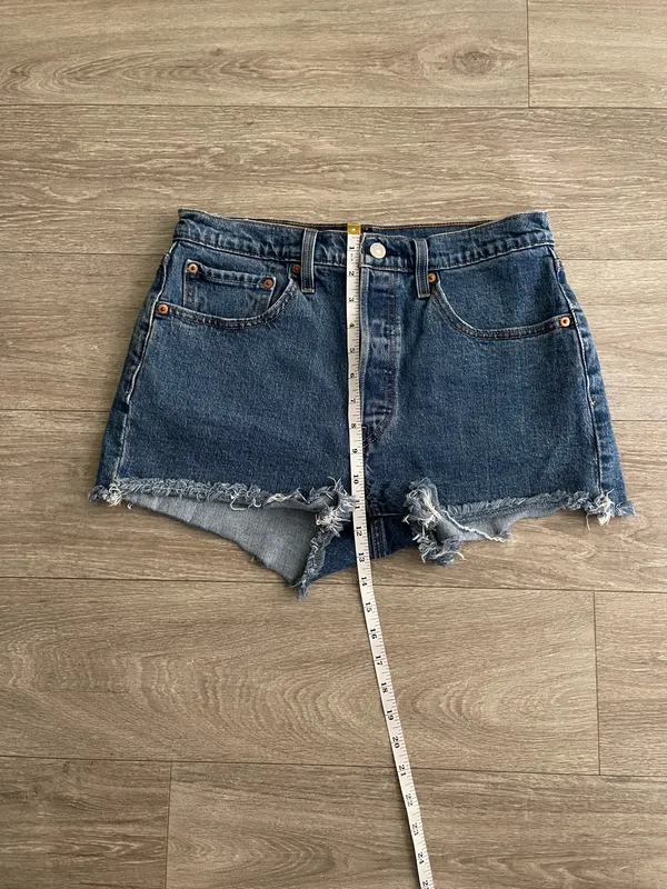 Levi’s 501 high-rise distressed hem denim shorts - 30 - Image 5