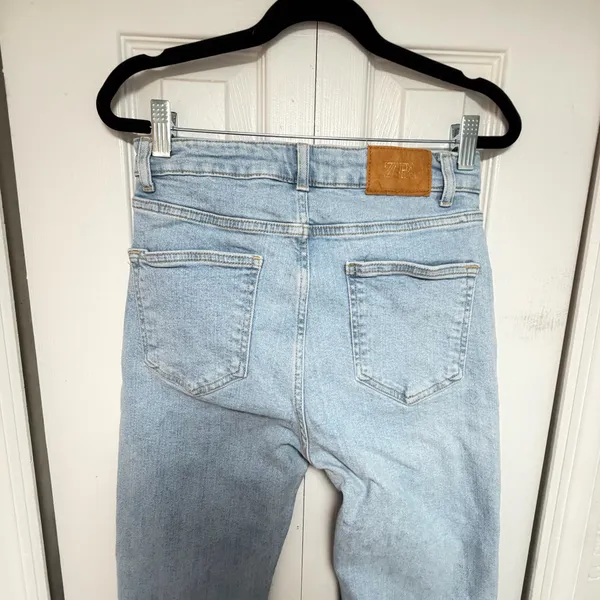 Zara High Waisted Flare Jeans Light Wash Size 6 EUR 38 - Image 9