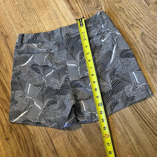 Nike Golf Dri-FIT Shorts Black White Optical Wave‎ Print Womens 2 - Image 3