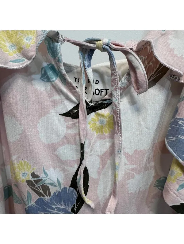 Torrid Super Soft Light Pink Floral Cold Shoulder Ruffles Top Size 0 (12) - Image 6