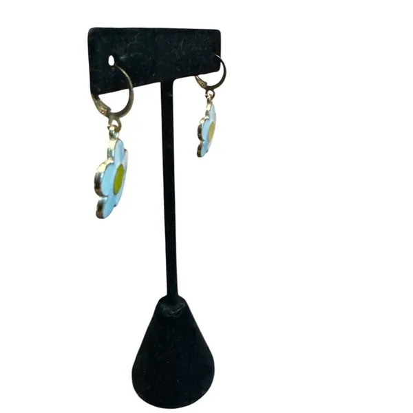 3/$20 Daisy‎ Flower Earrings “you pick 3” - Image 3