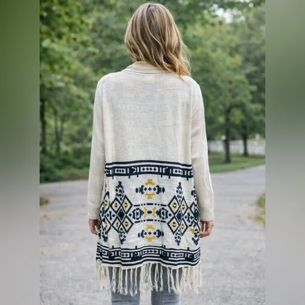 Skies Are Blue Cream Aztec Tribal Fringe Long Cardigan Sweater Size Medium - Image 2