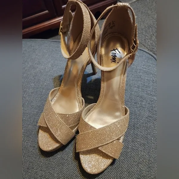 Gold Lavish heels measurements are pictured. - Image 8