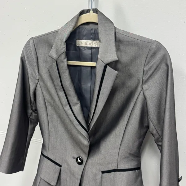 By Blu Grey Tailored Blazer Velvet Trim Pleated Peplum Jacket 26-0030 Size 34 XS - Image 4