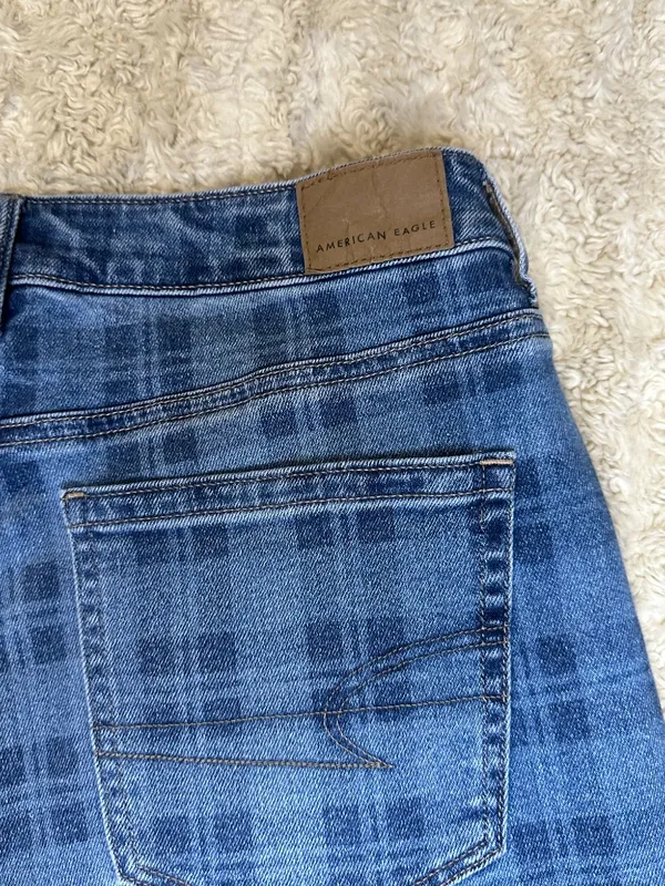 American Eagle Mom Straight medium-dark plaid/check stretch denim jeans Size 6 - Image 8