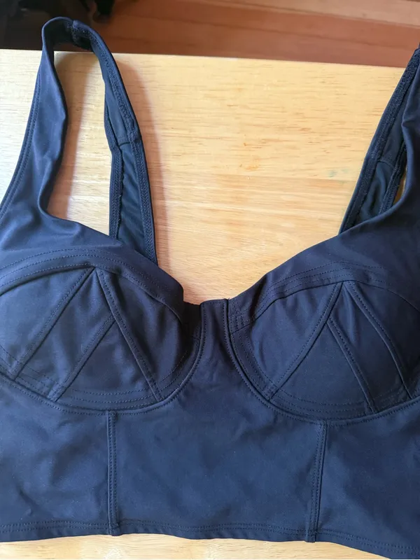 Women’s Fabletics Charolette low impact Black padded sports bra size‎ small - Image 3