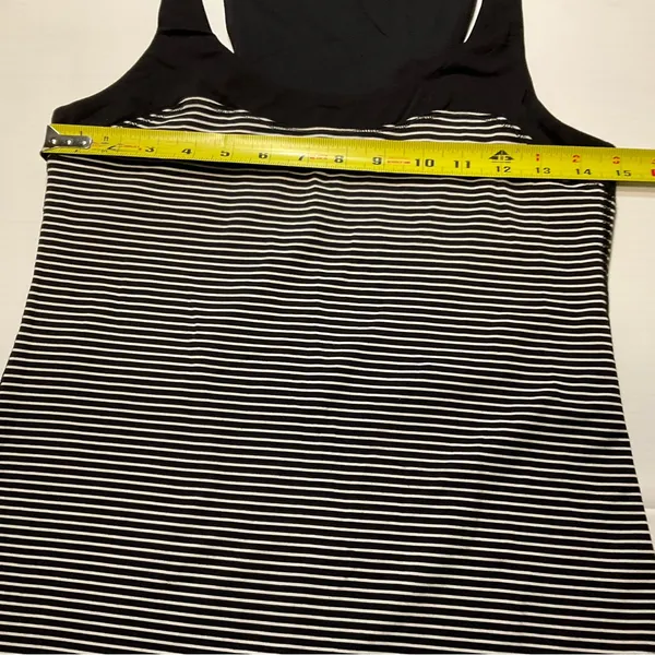 Lululemon Run: First Base Tank
Hyper Stripe Black Ghost / Black Sz 8 - Image 4