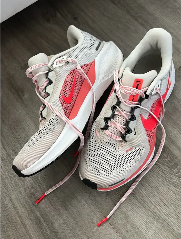 Nike Pegasus Air Zoom Running Shoes - Image 4