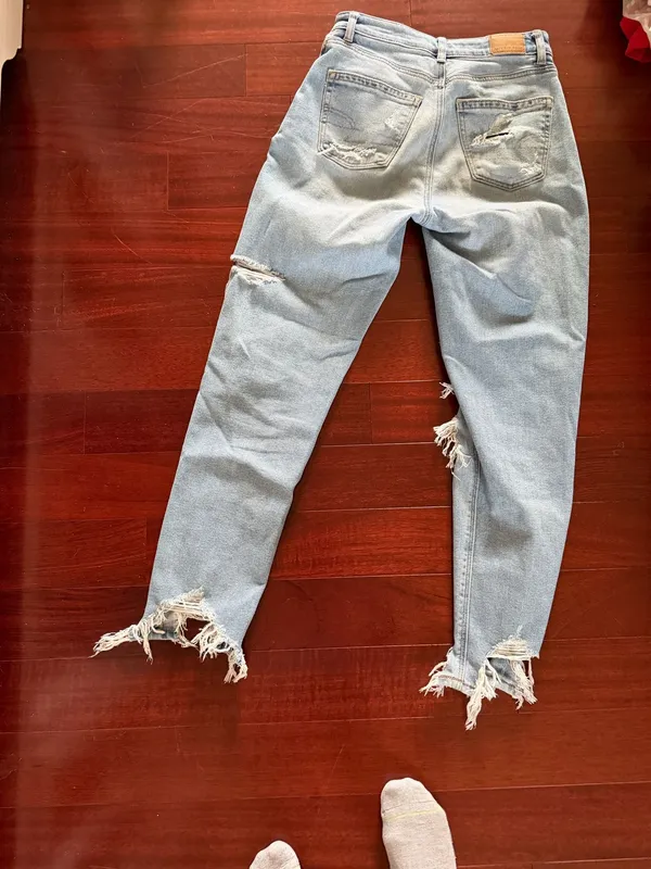 American Eagle Mom Jeans Distressed - Image 2